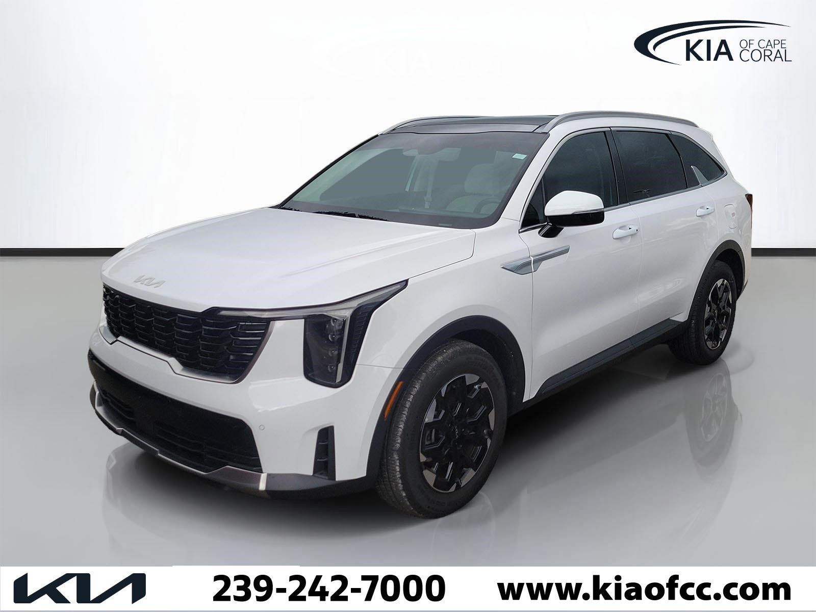 Certified 2025 Kia Sorento S w/ Panoramic Sunroof Package FWD image 3