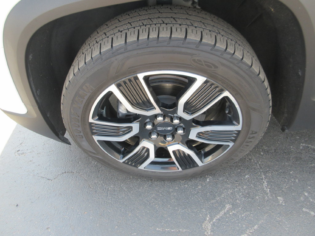 Used 2021 GMC Acadia SLE w/ Driver Convenience Package FWD image 14