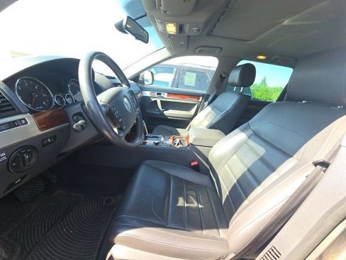 Used 2010 Volkswagen Touareg TDI AWD/4WD image 5