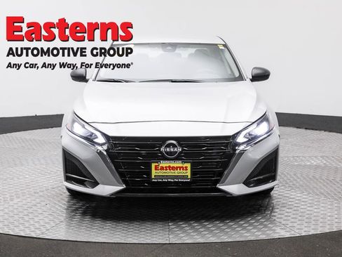 Used 2024 Nissan Altima 2.5 SV image 2