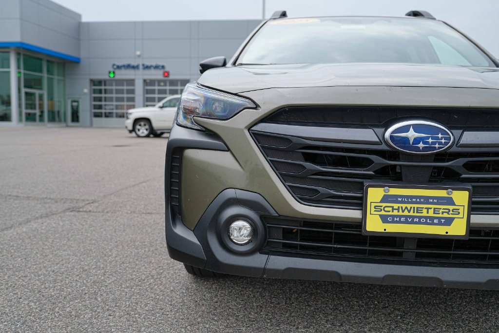 Used 2025 Subaru Outback Premium AWD/4WD image 4