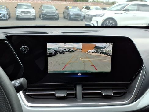 Used 2025 Chevrolet Trax LT FWD image 17