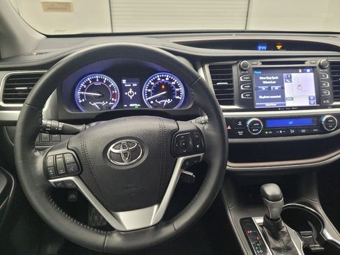 Used 2018 Toyota Highlander XLE image 22