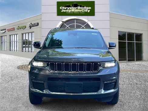 Used 2022 Jeep Grand Cherokee L Limited AWD/4WD image 2
