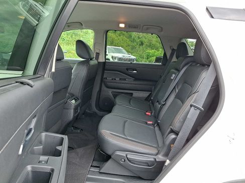 Used 2022 Nissan Pathfinder SL AWD/4WD image 10