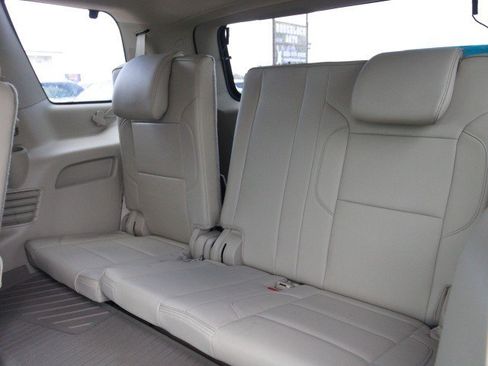 Used 2015 GMC Yukon Denali w/ Premium Package AWD/4WD image 32