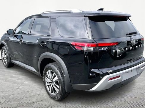 New 2025 Nissan Pathfinder SL image 3