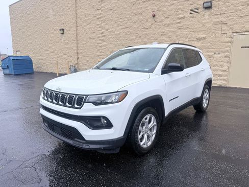 Used 2024 Jeep Compass Latitude AWD/4WD image 1