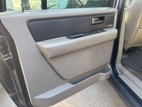 Used 2010 Ford Expedition EL XLT image 10