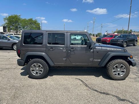 Used 2018 Jeep Wrangler Unlimited Rubicon w/ Cold Weather Group AWD/4WD image 7