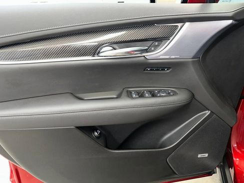 Certified 2025 Cadillac XT6 Sport w/ Technology Package image 10