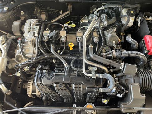 Used 2025 Nissan Altima 2.5 SV FWD image 32