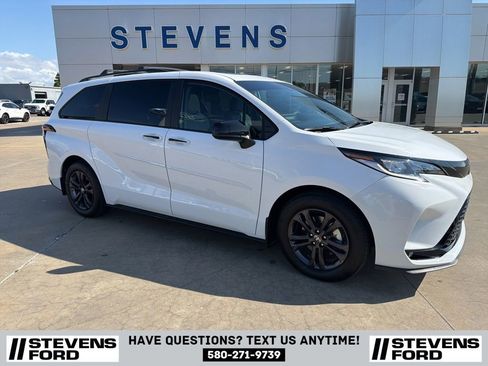 Used 2026 Toyota Sienna XSE AWD/4WD image 2