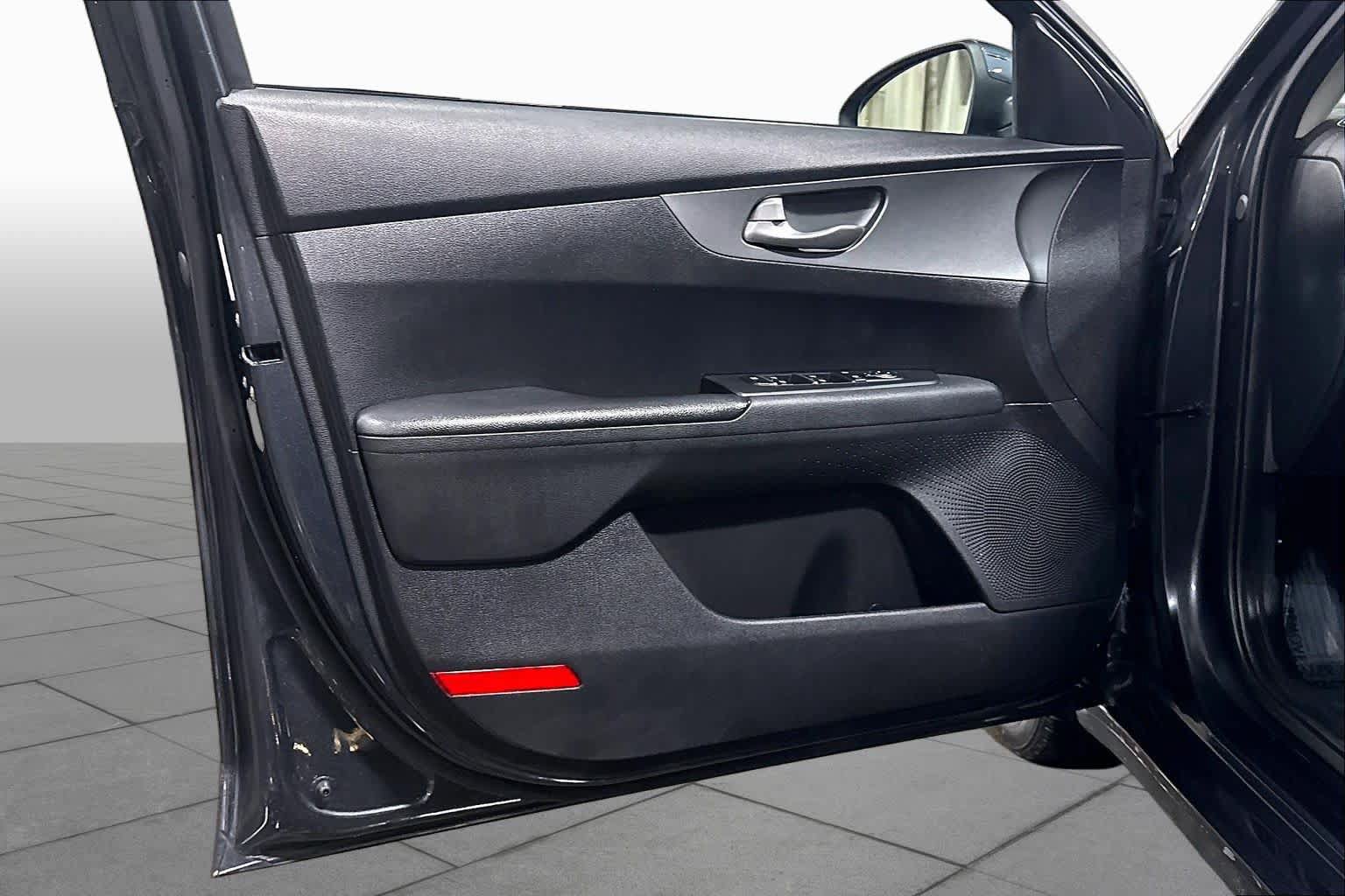Used 2021 Kia Forte LXS FWD image 21