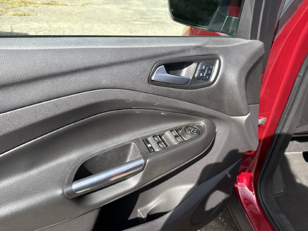 Used 2015 Ford Escape Titanium w/ Equipment Group 301A AWD/4WD image 13