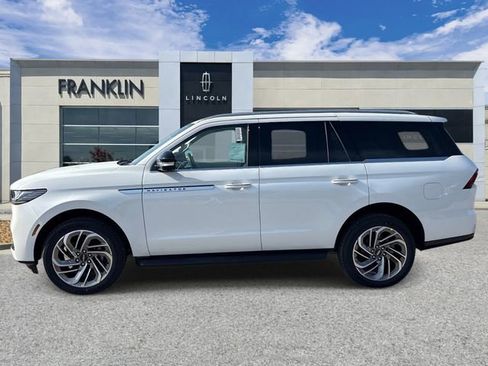 New 2026 Lincoln Navigator Premiere AWD/4WD image 4