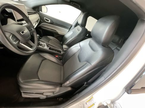 Used 2024 Jeep Compass Latitude AWD/4WD image 11