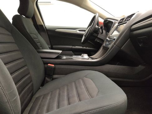Used 2019 Ford Fusion SE FWD image 21