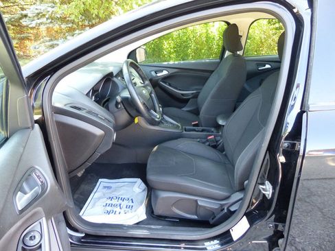 Used 2016 Ford Focus SE w/ Equipment Group 201A FWD image 21