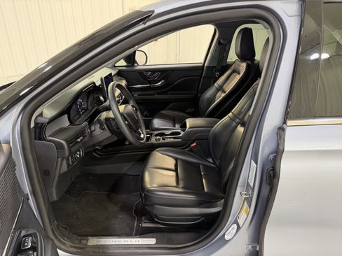 Used 2022 Lincoln Corsair FWD w/ Rear Removable Package Tray image 10