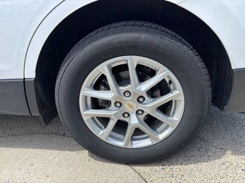 Used 2024 Chevrolet Equinox LS w/ LS Convenience Package AWD/4WD image 11