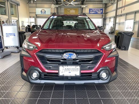 Used 2025 Subaru Outback Premium AWD/4WD image 3