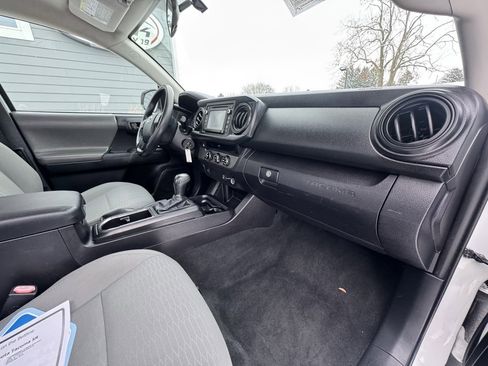 Used 2016 Toyota Tacoma SR image 15
