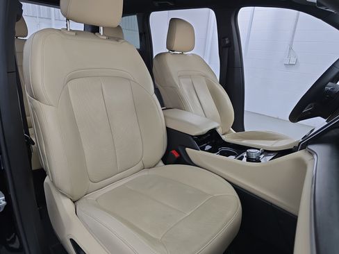 Used 2023 Jeep Grand Cherokee Limited w/ Luxury Tech Group II image 10