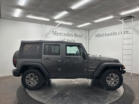Used 2018 Jeep Wrangler Unlimited Rubicon w/ Connectivity Group image 8