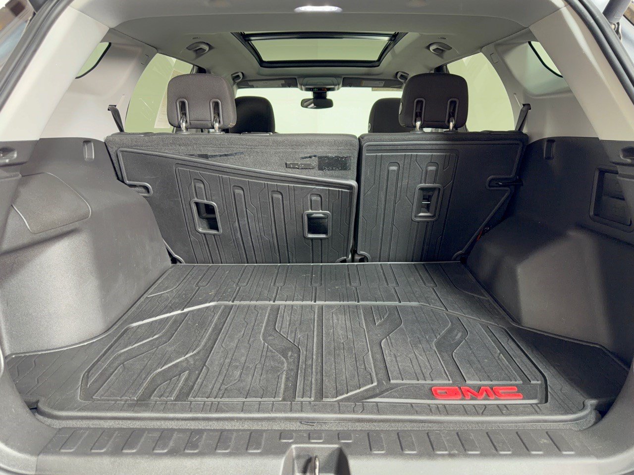 Used 2020 GMC Terrain SLE w/ Driver Convenience Package FWD image 28