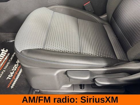Used 2025 Chevrolet Trax LT w/ LT Convenience Package FWD image 12