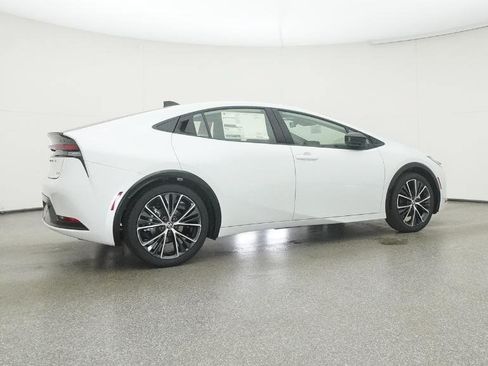Used 2026 Toyota Prius XLE FWD image 43