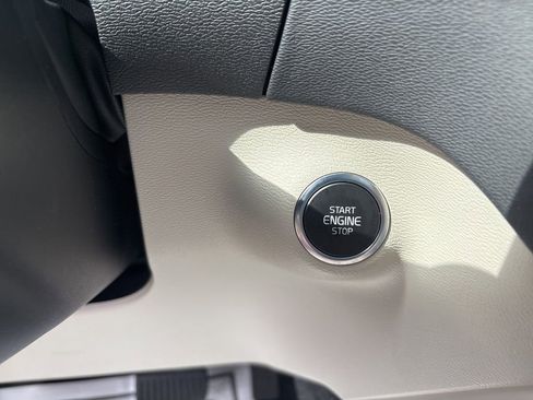 Certified 2024 Volvo XC40 B5 Plus w/ Climate Package AWD/4WD image 27