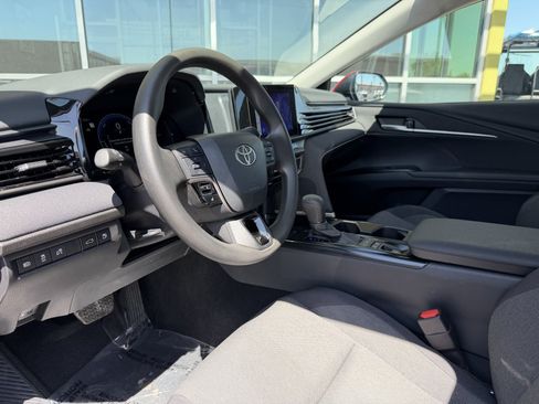 Used 2025 Toyota Camry LE FWD image 29