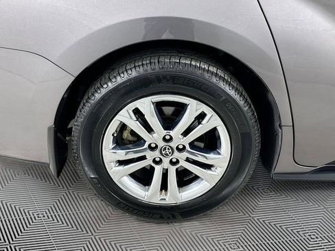 Used 2022 Toyota Sienna XSE image 32