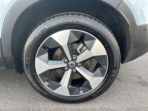 Certified 2025 Volvo XC40 B5 Plus image 9