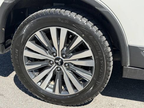 Used 2020 Mitsubishi Outlander ES image 12