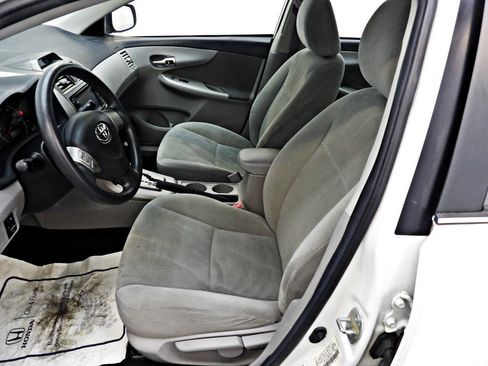 Used 2013 Toyota Corolla LE FWD image 8