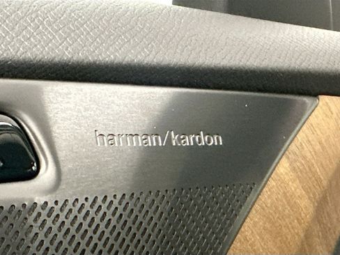 New 2025 Volvo XC90 T8 Plus w/ Protection Package Premier image 23