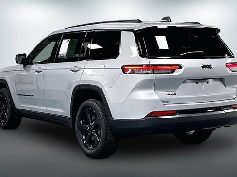 Used 2023 Jeep Grand Cherokee L Laredo AWD/4WD image 5