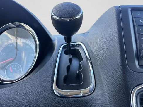 Used 2020 Dodge Grand Caravan SE w/ UConnect Hands-Free Group image 24