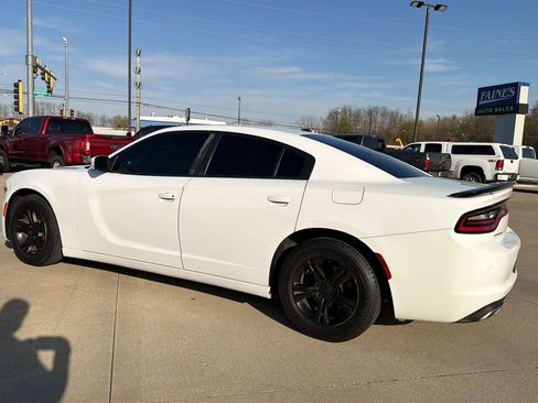 Used 2020 Dodge Charger SXT image 11