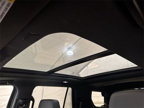 Certified 2024 Chevrolet Tahoe Z71 w/ Luxury Package image 19