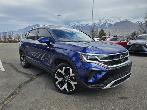 Used 2023 Volkswagen Taos SEL image 3