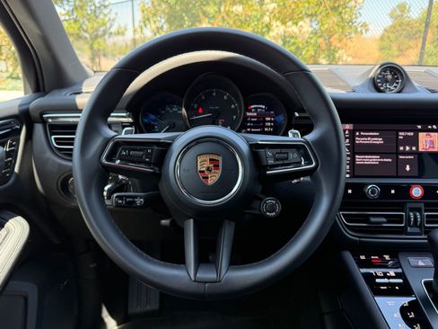 Used 2026 Porsche Macan AWD/4WD image 14