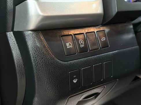 Used 2019 Toyota Highlander XLE AWD/4WD image 22