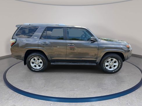 Used 2016 Toyota 4Runner SR5 Premium AWD/4WD image 4