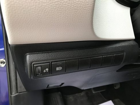 Used 2020 Toyota Corolla SE w/ SE Premium Package image 15