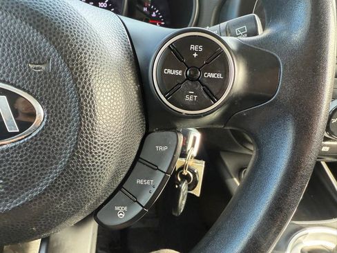 Used 2016 Kia Soul image 12