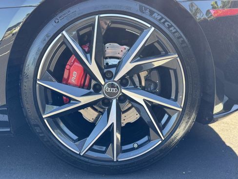 Used 2022 Audi R8 V10 w/ Premium Package RWD image 37
